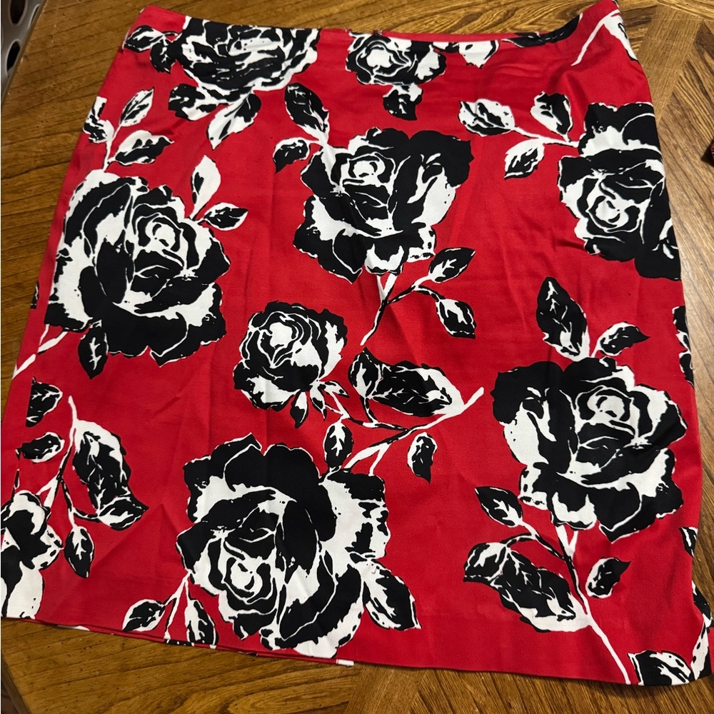 Jones New York Red and Black Floral Pencil Skirt